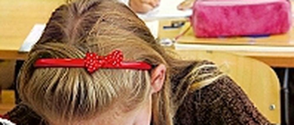 Schon Viertklässler (14,8 Prozent) bekommen laut einer Studie Nachhilfe in Deutsch. Die Empfehlung für die weiterführende Schule soll gut ausfallen.