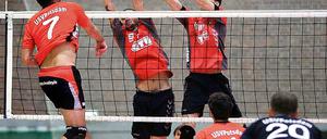 Ziel Bundesliga. Steffen Schäperkötter (r.) und Torsten Baus hier am Netz gegen Christian Grapenin (USV Potsdam/l.) in Aktion wollen mit der WSG aufsteigen.