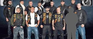 Übergelaufen. Das Foto ihrer Ex-Mitglieder veröffentlichten die Bandidos im Internet. Der treu gebliebene Kassenwart wurde geschwärzt.