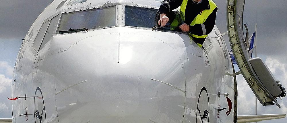 Startklar. Nach den neuen Angaben haben nun mehr Anwohner rund um den Flughafen Schönefeld Anspruch auf Schallschutz als bisher.