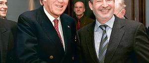 Handschlag über den Atlantik: Der US-amerikanische Yacht-Designer Halsey Herreshoff (l.) war gestern zu Besuch bei Oberbürgermeister Jann Jakobs. Herreshoffs Ahnenlinie lässt sich bis Potsdam zurückverfolgen.