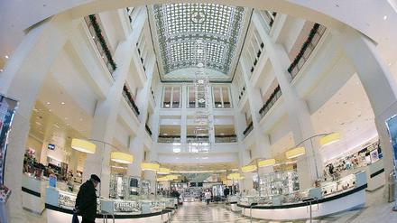 Ausnahme. Echte Kundenmagneten wie Karstadt in der Brandenburger Straße gibt es zu wenige im Zentrum, so die Experten.