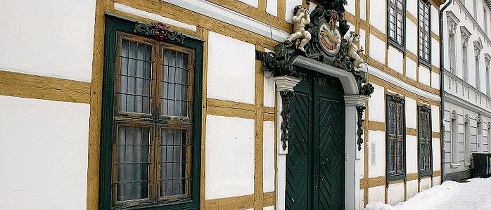 Im Wartestand. Im Haus Im Güldenen Arm in der Hermann-Elflein-Straße 3 will die Stadt das Bollhagen-Museum unterbringen. Die Räume sollen kostenlos zur Verfügung stehen. Das Denkmal in Potsdams Innenstadt steht seit Jahren leer.