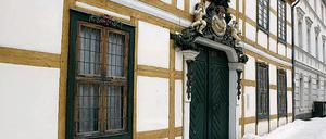 Im Wartestand. Im Haus Im Güldenen Arm in der Hermann-Elflein-Straße 3 will die Stadt das Bollhagen-Museum unterbringen. Die Räume sollen kostenlos zur Verfügung stehen. Das Denkmal in Potsdams Innenstadt steht seit Jahren leer.