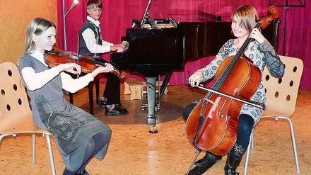 Erfolgreich. Zu den ersten Preisträgern bei Jugend musiziert zählte das Klaviertrio mit Leonel Steinbrich, Judith Rosenbach und Esther Thoben.