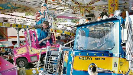 Nichts geht ohne Karussells: Die Fahrgeschäfte sind das Herz eines jeden ordentlichen Volksfestes. Der Brandenburgische Schaustellerverband fährt zum Frühlingsfest die Klassiker wie Breakdance auf, lockt aber auch mit dem beliebten Riesenrad.