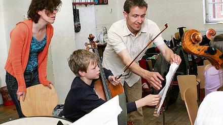 Pädagogische Arbeit mit Instrumenten: Die Kammerakademie möchte dafür zusammen mit dem Nikolaisaal ein Musik- und Theaterlabor in der Priesterweg-Grundschule einrichten. Dafür ist an der geplanten Stadtteilschule für Drewitz ein Anbau nötig.