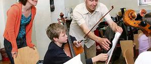 Pädagogische Arbeit mit Instrumenten: Die Kammerakademie möchte dafür zusammen mit dem Nikolaisaal ein Musik- und Theaterlabor in der Priesterweg-Grundschule einrichten. Dafür ist an der geplanten Stadtteilschule für Drewitz ein Anbau nötig.