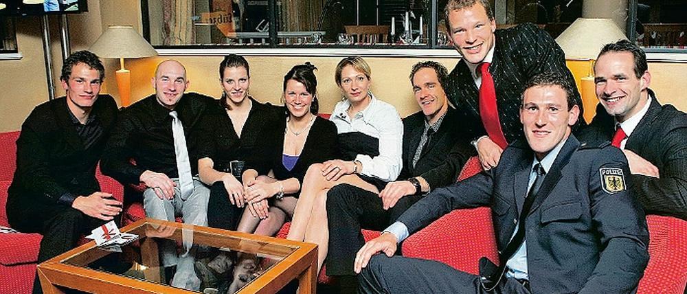 Vor neuen Herausforderungen. Potsdams derzeit beste Rennkanuten Ronald Verch, Ronald Rauhe, Fanny Fischer, Franziska Weber, Katrin Wagner-Augustin, Tim Wieskötter, Lutz Altepost, Sebastian Brendel und Torsten Eckbrett (von links) am Samstag am Rande der 10. Kanu-Party des KC Potsdam.