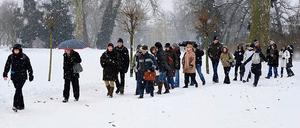 Gemeinsam Single. Den Spaziergang nutzen die meisten zum Reden.