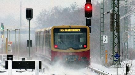 Alle Signale auf ? Viele Schlagworte werden auf dem heutigen Bahn-Fipfel fallen: Geldabzüge, Entschädigung, Privatisierung und Normalfahrpolan es wird spannend, ob sich Grube und Wowereit einigen.