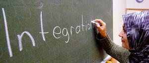 Wie viel Hilfe brauchen Zuwanderer im Landkreis? SPD, Linke, FDP und Grüne fordern einen hauptamtlichen Beauftragten.