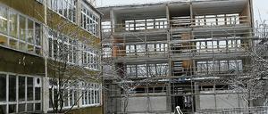 Entkernt. Die Sanierung der Rosa-Luxemburg-Schule ist bereits in vollem Gange.