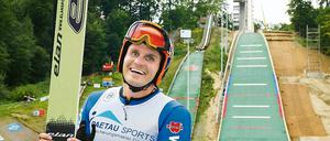 Optimale Bedingungen: Auch ohne Schnee ist das Ski-Springen in Bad Freienwalde kein Problem.