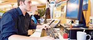 Mitarbeiter im Callcenter in der Ebay-Zentrale in Dreilinden. Zu Spitzenzeiten werden externe Dienstleister eingesetzt.