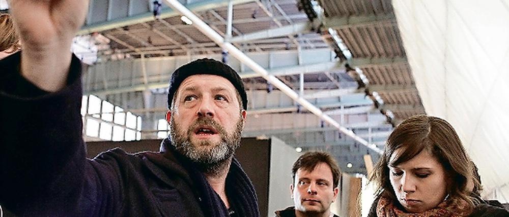 Hoch hinaus. Spätestens am Dienstagabend muss die letzte Schraube für die Kulissen der Modemesse Bread &amp; Butter auf dem ehemaligen Flughafen Tempelhof festgezogen sein.