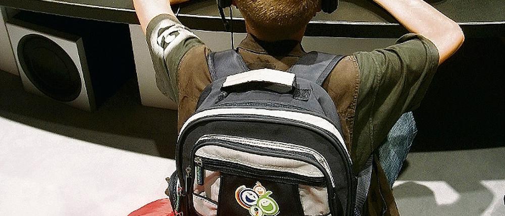 Über die Schulter geschaut. PC-Spieler locken Neugierige an.