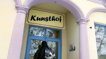 Verschlossene Türen: Im großen Saal wird es keine Konzerte und Theateraufführungen mehr geben, aus dem früheren Restaurant wird ein evangelischer Kindergarten. Das Kursangebot des Kunsthofes wird fortgeführt.