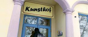 Verschlossene Türen: Im großen Saal wird es keine Konzerte und Theateraufführungen mehr geben, aus dem früheren Restaurant wird ein evangelischer Kindergarten. Das Kursangebot des Kunsthofes wird fortgeführt.
