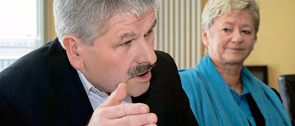 Rückendeckung. Der frühere Stasi-Spitzel Hans-Jürgen Scharfenberg kann Oberbürgermeisterkandidat werden, ginge es nach seinem Kreisvorstand. Er sei offen mit seiner Vergangenheit umgegangen, so Kreischef Günther Waschkuhn.