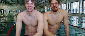 Leben und trainieren nun in Potsdam. Yannick Lebherz (r.) und Lucien Haßdenteufel (l.) wollen sich unter Schwimm-Trainer Jörg Hoffmanns Anleitung weiterentwickeln.