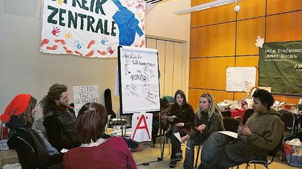 Umgezogen: Seit gestern haben Studenten das Foyer der Uni besetzt.