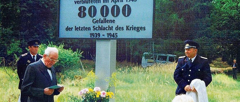 Bisher einzige Erinnerung an die Opfer der Schlacht in den Fercher Wäldern: das 1994 auf Privatinitiative aufgestellte Gedenkkreuz in Neuseddin.