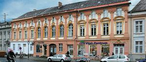 Barocke Pracht. Die Wohnhäuser Charlottenstraße 21 bis 23 erstrahlen nach ihrer Sanierung wieder in alter Pracht. Der Baumeister Georg Christian Unger hatte den drei Bürgerhäusern 1781 eine einheitliche Fassade gegeben.