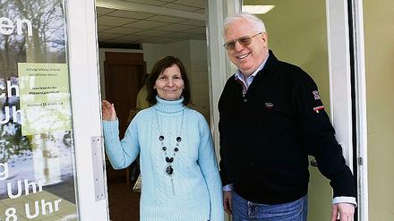 Franks Helfer: Engelchen Ingrid Bauer und Axel Heinze, Vorstandsvorsitzender der Bundesbehindertenhilfe Berlin.