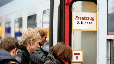 Plan B. Manche ICEs werden, wie auf diesem Bild, durch langsamere ICs ersetzt, andere fallen komplett aus. Das gilt speziell für die Strecke nach München.