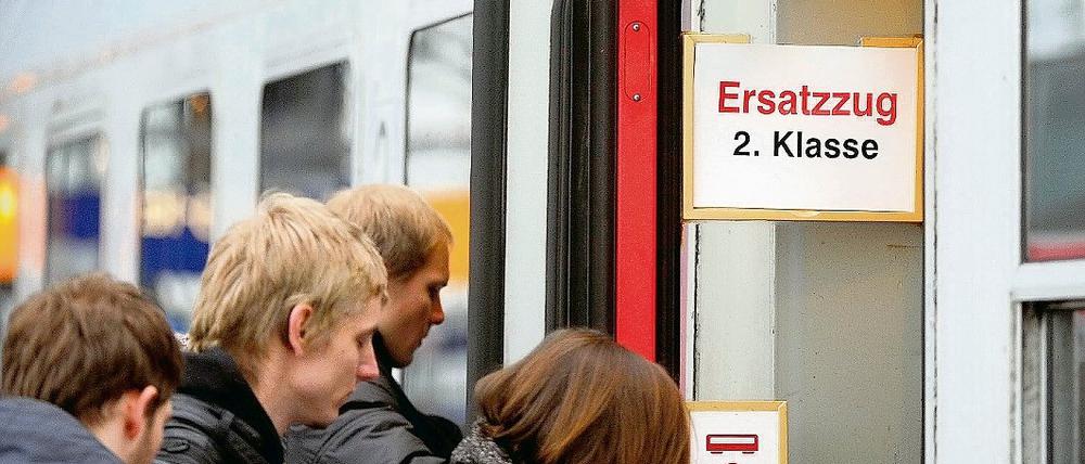 Plan B. Manche ICEs werden, wie auf diesem Bild, durch langsamere ICs ersetzt, andere fallen komplett aus. Das gilt speziell für die Strecke nach München.