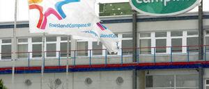 Gegen eine Betriebsschließung. Bei Campina in Elsterwerda arbeiten rund 350 Menschen. Nach Einschätzung der Landesregierung, die sich um einen Erhalt des Werkes bemüht, ist der Standort hoch produktiv und zukunftsfähig.