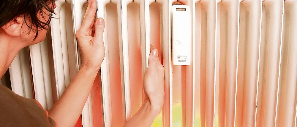 Heizen wird billiger. Nach den Kunden der sechs großen Wohnungsunternehmen sollen auch rund 1800 Einzelkunden im inneren Stadtgebiet ab Januar um 4,60 Euro netto pro Megawattstunde entlastet werden.