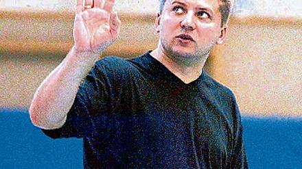 Hellwach sein. RSV-Coach Vladimir Pastu- shenko fordert Konzentration.