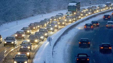 Aufpassen muss man in solchen Situationen immer noch selber. Es gibt keinen Anspruch auf Warnungen auf dem Autobahnleitsystem.