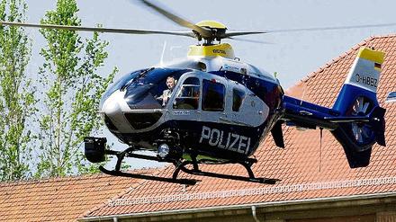 Streitobjekt. Brandenburgs Polizei hat derzeit zwei Helikopter im Einsatz. Noch sind sie in Schönefeld stationiert.