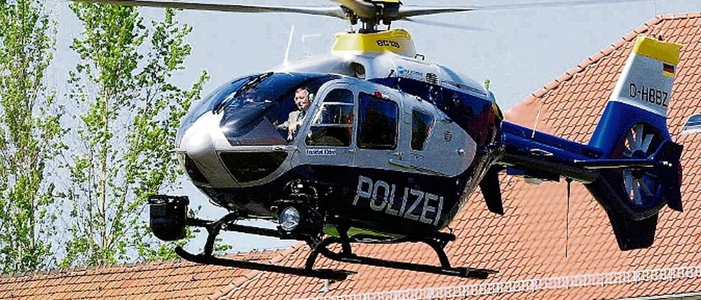 Streitobjekt. Brandenburgs Polizei hat derzeit zwei Helikopter im Einsatz. Noch sind sie in Schönefeld stationiert.