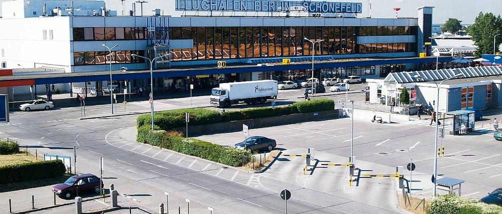 Der künftige Flughafen für Berlin und Brandenburg in Schönefeld erhält den Beinamen Willy Brandt. Offiziell wird Schönefeld zum Flughafen Berlin Brandenburg  international wird der Flughafen zum Berlin Brandenburg Airport.