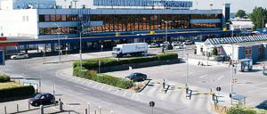 Der künftige Flughafen für Berlin und Brandenburg in Schönefeld erhält den Beinamen Willy Brandt. Offiziell wird Schönefeld zum Flughafen Berlin Brandenburg  international wird der Flughafen zum Berlin Brandenburg Airport.