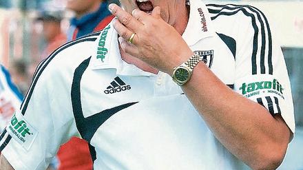 Bei allem Erfolg stets auch kritisch. Dietmar Demuth (54) ist seit 7. Oktober 2007 Cheftrainer des Fußball-Regionalligisten SV Babelsberg 03.