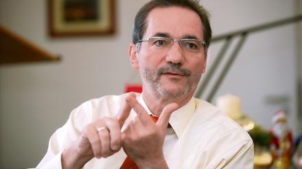 Matthias Platzeck (55) wurde Anfang November von der neuen rot-roten Koalition zum Ministerpräsidenten gewählt  kurz danach wurden erste Stasi-Vorwürfe gegen Linke-Politiker laut, die seither die Landesregierung schwer belasten.