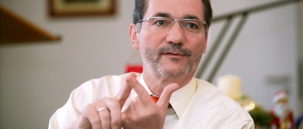 Matthias Platzeck (55) wurde Anfang November von der neuen rot-roten Koalition zum Ministerpräsidenten gewählt  kurz danach wurden erste Stasi-Vorwürfe gegen Linke-Politiker laut, die seither die Landesregierung schwer belasten.