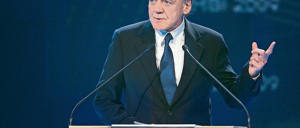 Mit weichem Bariton. Bruno Ganz.