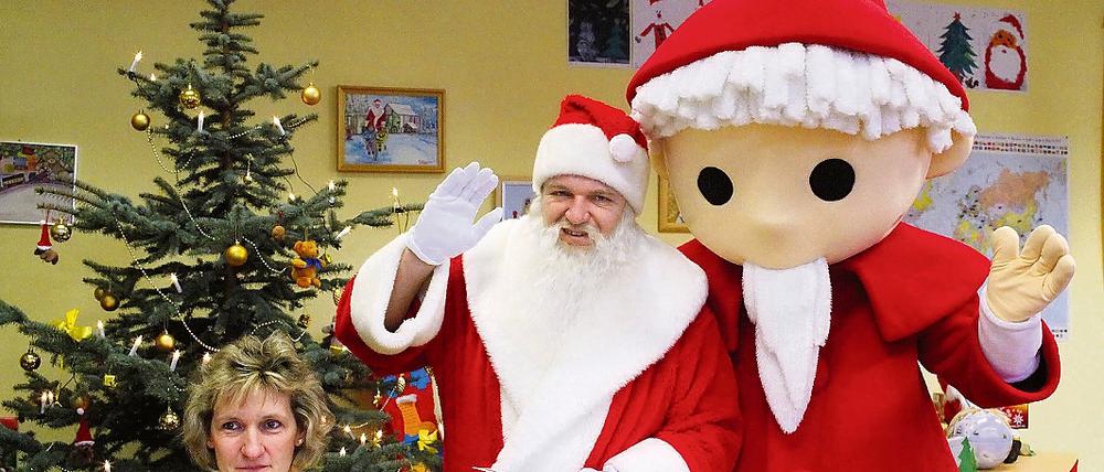 Himmlisches Postamt. Zur Weihnachtszeit geht in Himmelpfort nicht nur die Post ab  Briefe kommen zu Tausenden in den Ort. Aber was passiert hier im Sommer?