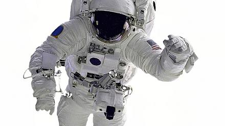 Was mag er wohl hören? Auch wenn es so aussieht, aber dieser Astronaut spielt nicht Luftgitarre.