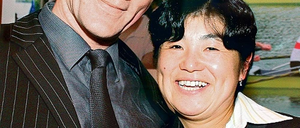 Praktikantin und Mentor. Sanae Nakamura und Steffen Becker im Seekrug.