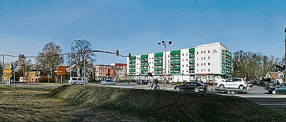 Viel Platz am Platz: Wo sich heute noch Grashalme durch die Erde kämpfen, plant die TWG einen neuen Wohnblock. Doch bevor gebaut wird, sollen die Stadtverordneten das Verkehrsproblem lösen.