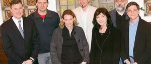 Unter Verdacht: Dieter Gohlke (links oben) und Brian Utting (rechts oben) sitzen seit 2003 im Stadtparlament. Utting ist aktuell der stellvertretende Kulturausschuss-Vorsitzende und Vize-Fraktionschef von FDP/Familienpartei. Die Familienpartei will sich für Kinder und Familien einsetzen und wirbt dafür (Bild unten).