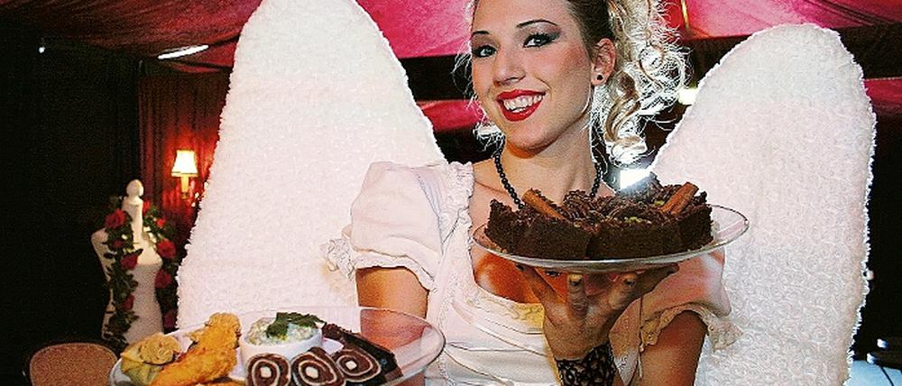 Menü mit Artistik-Garnitur. Heute feiert Dinner for fun im Zirkuszelt am Volkspark im Bornstedter Feld Premiere.