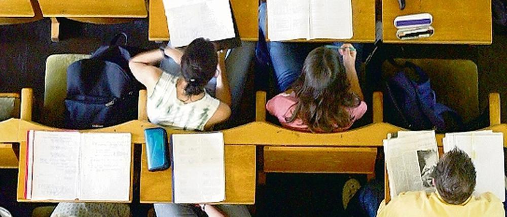 Studenten in einer Lehrveranstaltung. Bei den Studierenden an der UMC herrscht Ungewissheit, weil ihre Hochschule die staatliche Anerkennung verlieren soll.
